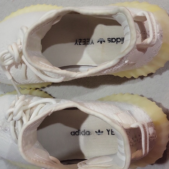 Yeezy Boost 350 V2 Sneakers - Picture 6 of 16